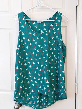 Pleione Teal Sleeveless Bird-Print Sleeveless Blouse